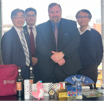 Jeb Burton visits the Osaka Bar Association